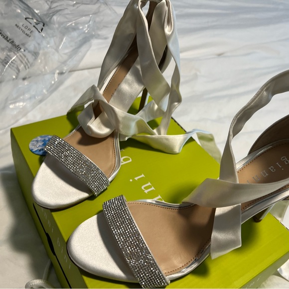 Gianni Bini Bridal Rhinestone heels - Picture 5 of 5